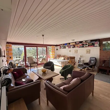 Scenic Hilltop Retreat For 14 * 布赖斯楚普