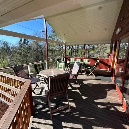 Scenic Hilltop Retreat For 14